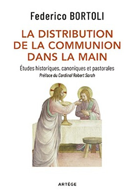 LA DISTRIBUTION DE LA COMMUNION DANS LA MAIN